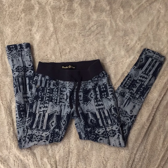 Two pairs of pants - Picture 2 of 5